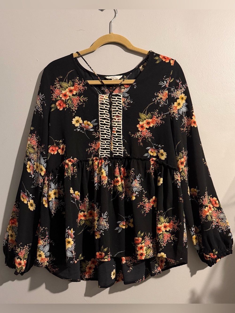Entro Black Floral Peplum Blouse Long Sleeve
Boho Babydoll Top Size Small